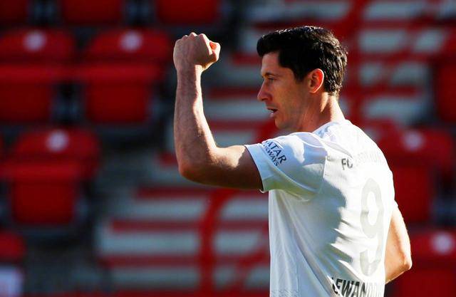  蒂姆伤愈复出首战告捷获掌声