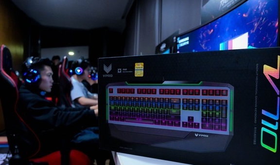  电竞装备全面革新，专业外设助力选手突破极限