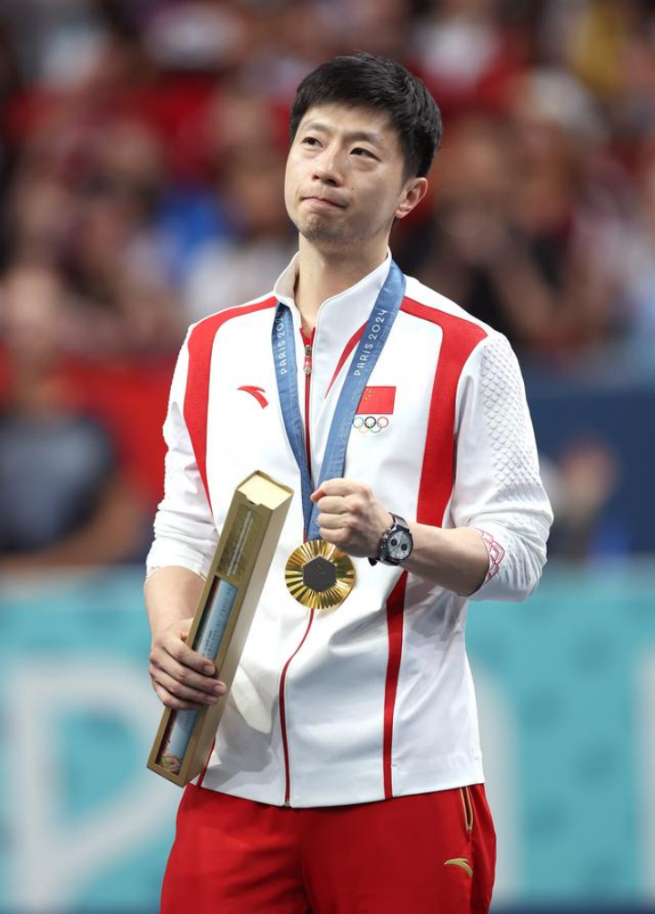  穆雷草地王者归来，温网捧杯泪洒赛场