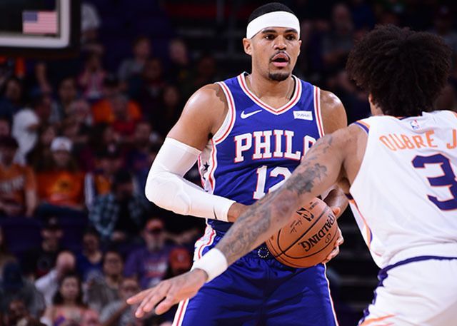  恩比德内线称霸，76人主场轻取尼克斯队