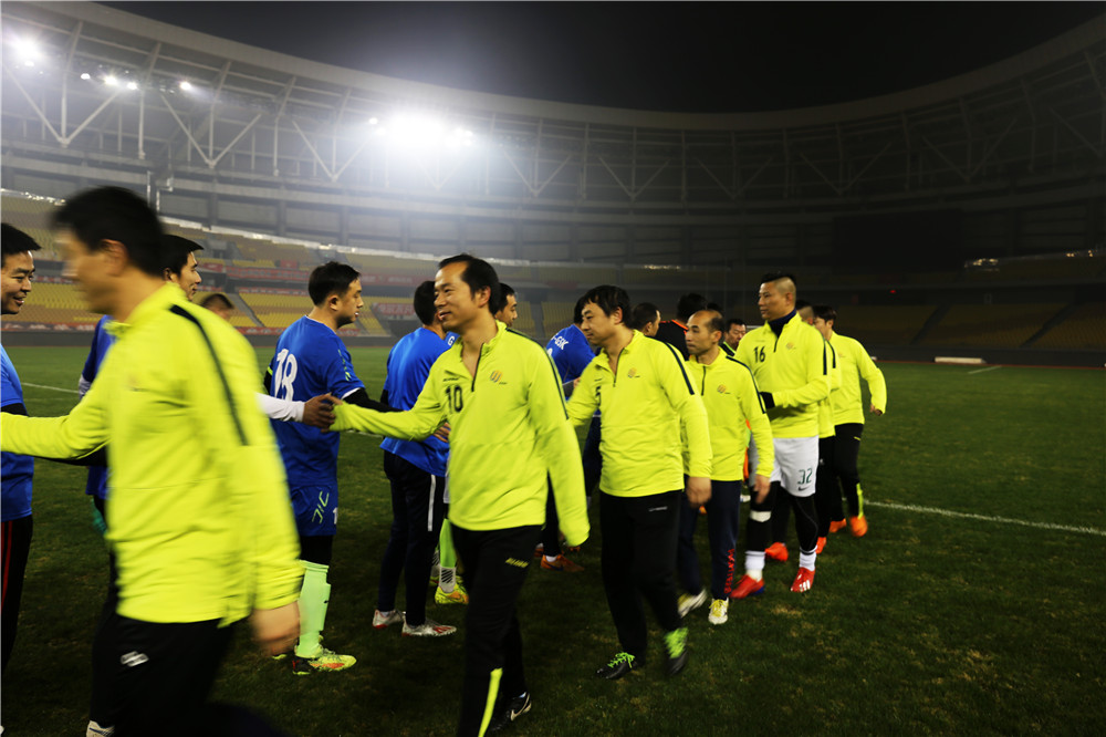  友谊赛演绎攻守大战，双方奉献精彩对攻