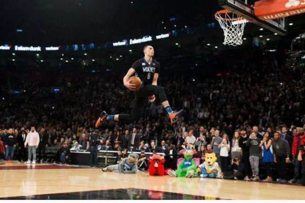  扣篮大赛激情上演，空中飞人争夺桂冠