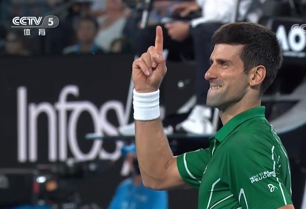  兹维列夫底线相持，力克劲敌斩获柏林站